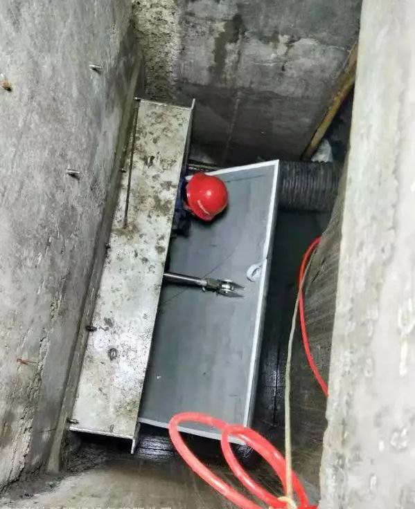 旋轉(zhuǎn)式液動(dòng)堰門